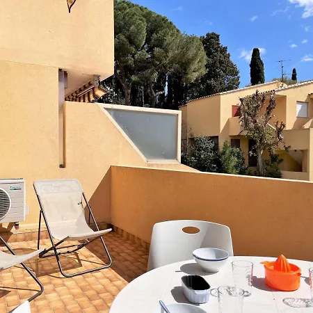 Le Lavandou, 1 Piece, 4 Personnes - Fr-1-251-495 Apartment
