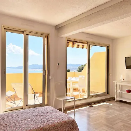 Apartment Le Lavandou, 1 Piece, 4 Personnes - Fr-1-251-495 Le Lavandou