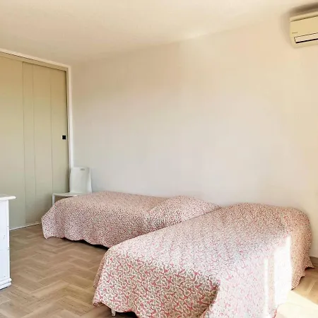 Apartment Le Lavandou, 1 Piece, 4 Personnes - Fr-1-251-495 *